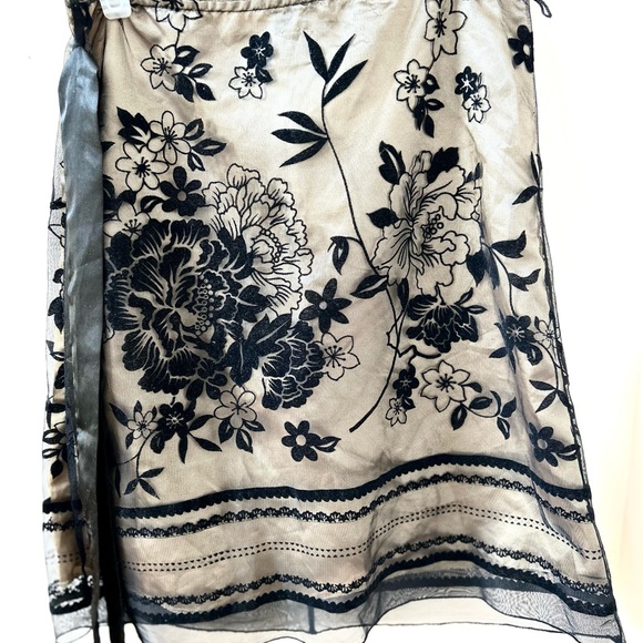 Nice Net Black Flower skirt 100% Polyester Inner. - Picture 3 of 7